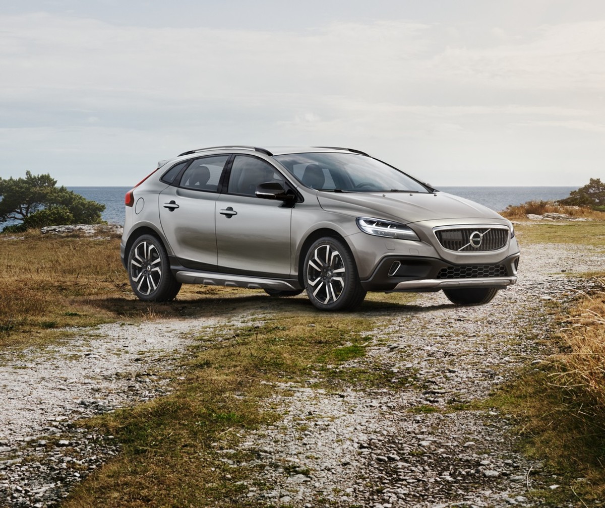Volvo v40 2016